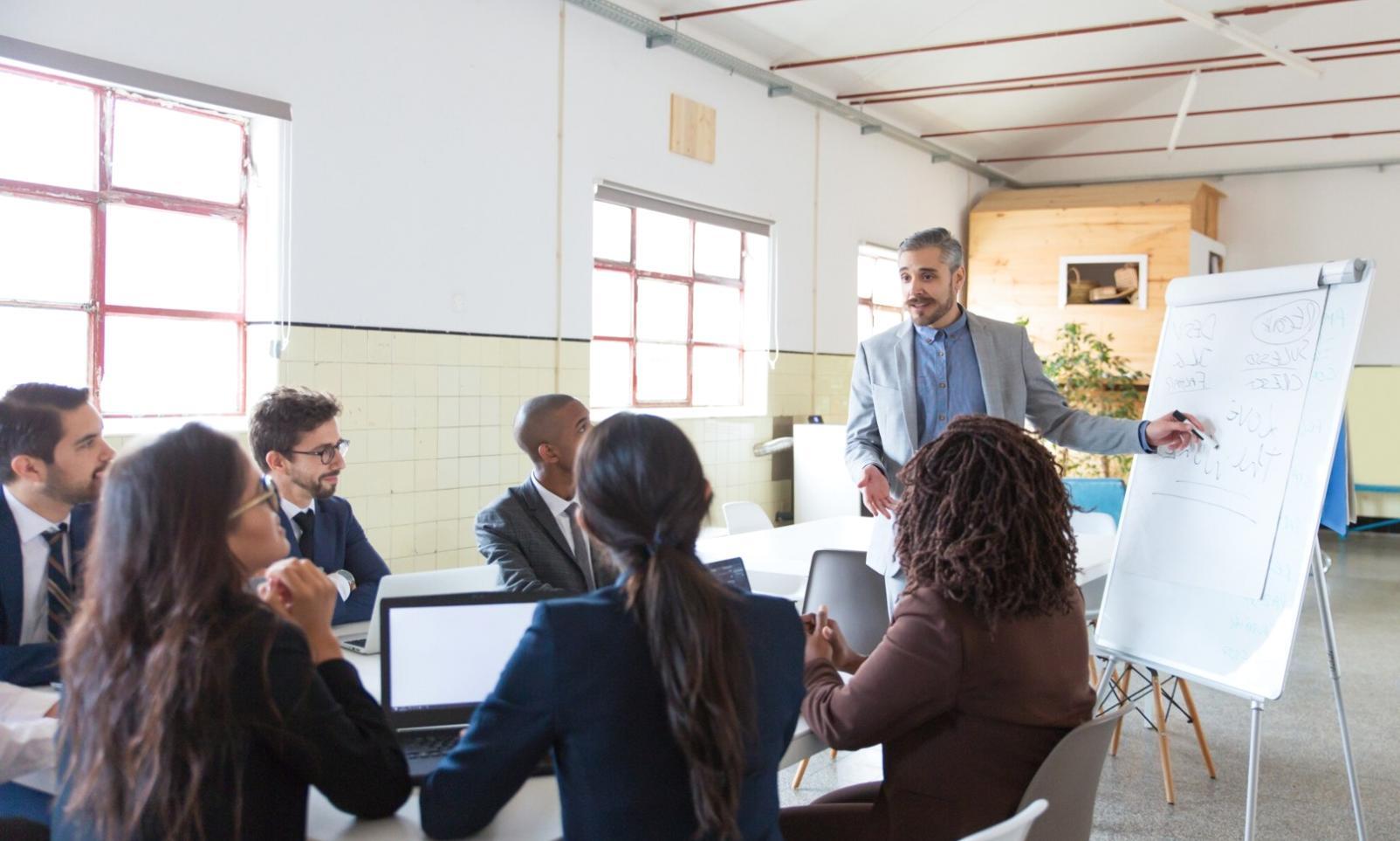 Sesiune de formare și educație financiară pentru profesioniști